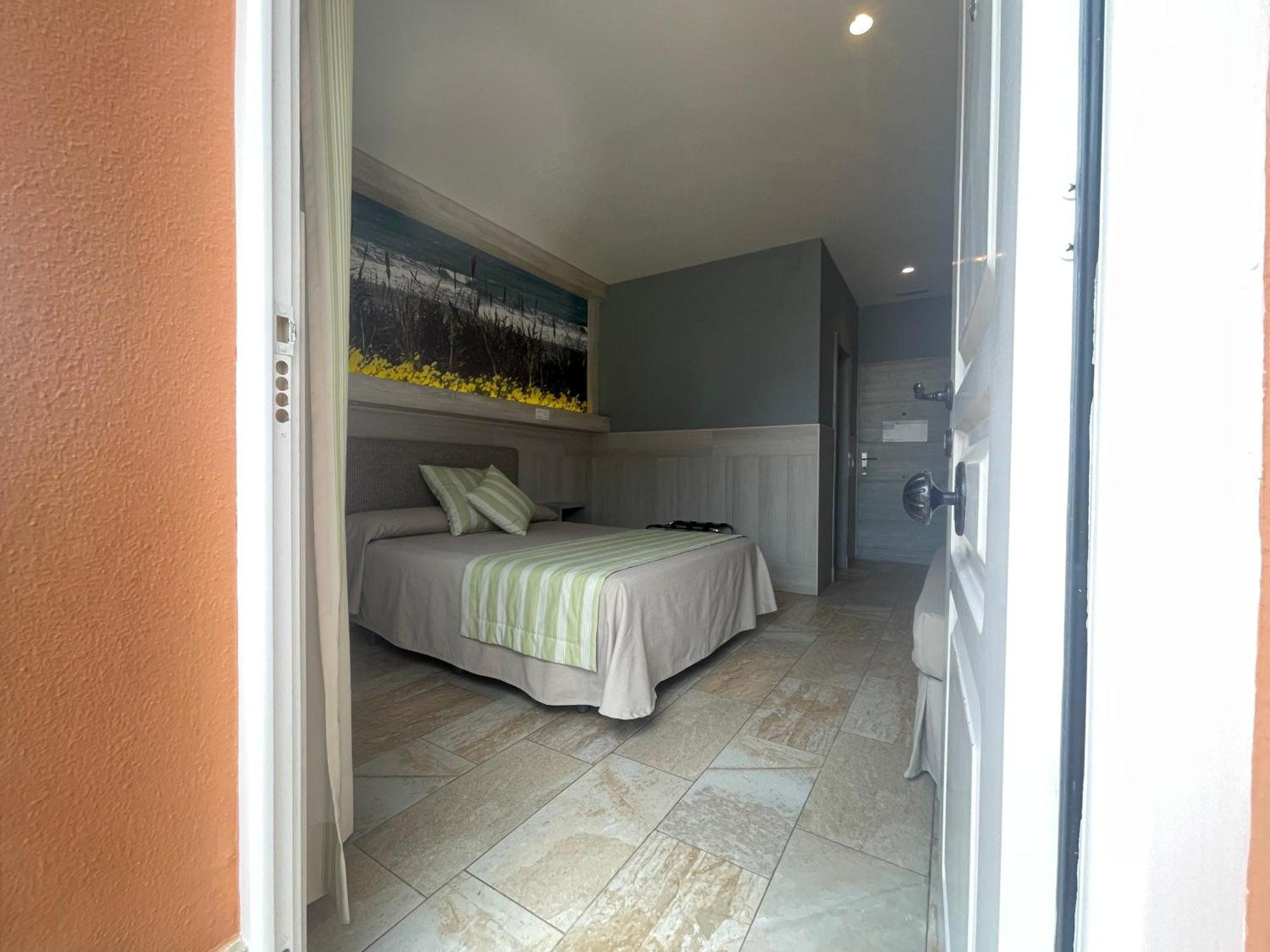 Hostal Noli Chiclana de la Frontera Extérieur photo